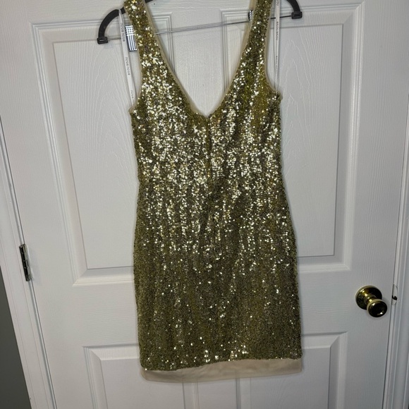 Bisou Bisou Sparkling Sequin Gold Mini Dress Size 8 GUC Homecoming Formal - Picture 2 of 5